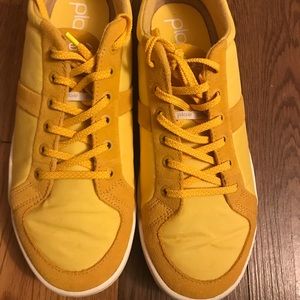 Adult Plae Shoes. Canary Yellow 5.5M 7.5W